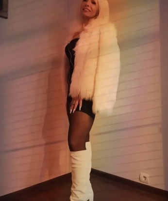 Полина